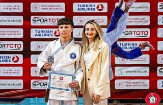 Kütahyalı sporcu Altay Gönen’den gururlandıran...