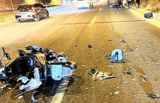 Malatya-Elazığ yolunda motosiklet traktör römorkuna...