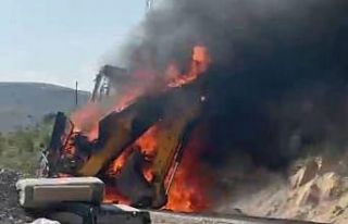 Malatya’da iş makinesi alev alev yandı