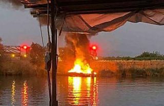 Manavgat Irmağı’nda fiber balıkçı teknesi alev...