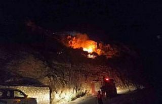 Mardin Kalesi eteklerinde çıkan yangın söndürüldü