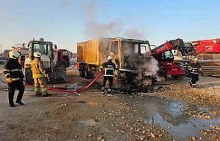 Mardin’de hafriyat kamyonu yangında kül oldu