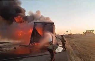 Mardin’de seyir halindeki kamyon alev aldı