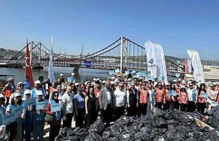 Marmara Denizi’nde kıyı temizliği