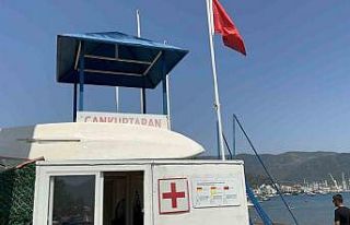Marmaris’te Mavi bayraklı halk plajında cankurtaranlar...