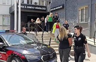 Masaj salonunda müşterilere sosyal medya kontrolü