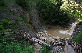 Mavi Göl’de turizm sezonu başlamadan bitti: Sodalı...