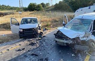 Menteşe’de ticari araçlar çarpıştı: 3 ağır...