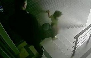 Merdivenden 3 yaşındaki kızını tekmeleyip düşüren...