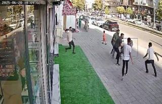 Midyat’ta kavgada yere düşen kişiye minibüs...