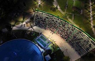 Millet Bahçesi’nde müzik dolu akşam: Şarkılara...