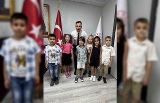 Minik çiftçiler ilk hasatlarını yaptı