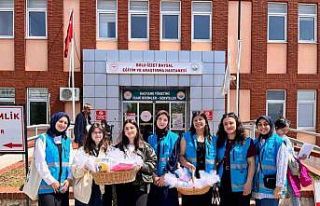 Minik hastalara moral oldular