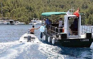 Muğla’nın eşsiz koylarında seyreden tekne ve...