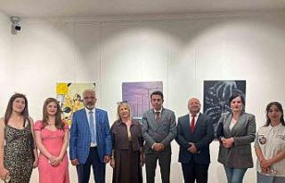 Munzur Üniversitesi resim bölümü sergisi sanatseverlerle...