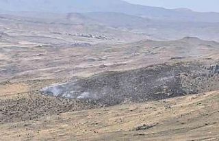 Muradiye’de boş arazide yangın çıktı