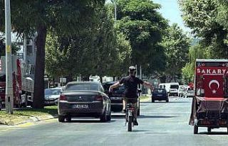 Müziğe kendini kaptırdı: Hem kendi hem de diğer...