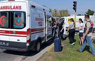 Nakliye kamyonu ile otobüs çarpıştı: 1 yaralı