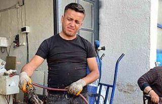 Niğde’deki metal ustaları bayramda tezgahlarını...