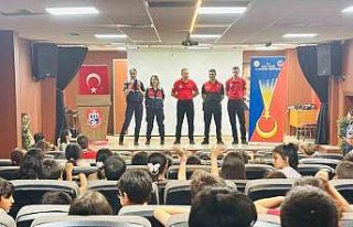 Öğrencilere jandarma mesleği tanıtıldı