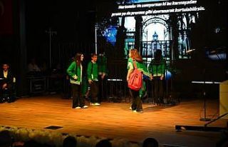 Öğrencilerin sahne performansları ilgi gördü