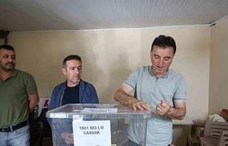 Ölen eşinin yerine muhtar seçildi