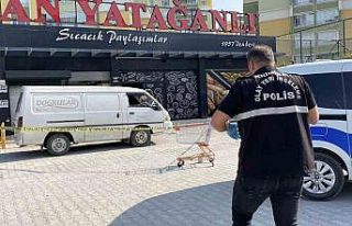 Önce tokalaştı sonra bacaklarından vurdu