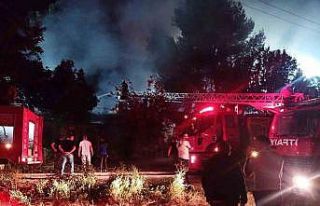 Osmaneli’de TCDD deposunda yangın