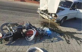 Otomobil ile motosiklet çarpıştı: " yaralı