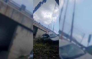 Otomobil köprüden uçtu: 2 yaralı