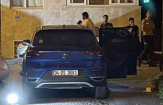 Otomobil sürücüsü, yanında oturan şahıs tarafından...