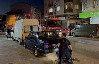 Otomobilin motor kısmına giren haylaz kedi uğraştırdı