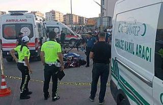 Otomobille çarpışan motosikletin sürücüsü hayatını...