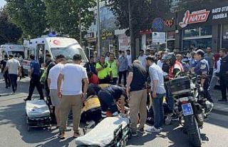 Otomobille motosiklet çarpıştı: 2 yunus polisi...