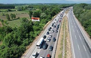 Otoyolda trafik zaman zaman durma noktasına geldi