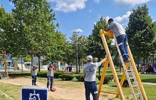 Oyun alanlarında bakım ve yenileme yapılıyor