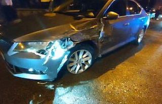 Palandöken’de iki otomobil kafa kafaya çarpıştı