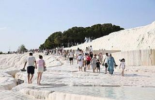 Pamukkale 53 bini aşan ziyaretçi sayısıyla bayramın...