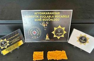 Peçeteye emdirilmiş uyuşturucu ile yakalanan 3...