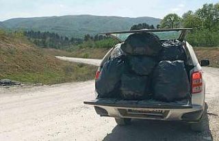 Piknikçiler kirletti, ekipler temizledi