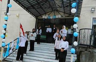 Posof’ta öğrencilerin şiir programı beğeni...