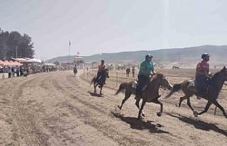Rahvan atlar Baklan Ovası’nda tozu dumana kattı