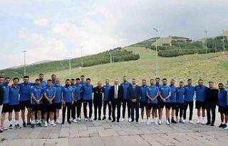 Rektör Hacımüftüoğlu, UEFA B antrenörlük eğitimi...