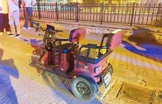 Sakarya’da otomobilin çarptığı elektrikli bisikletteki...