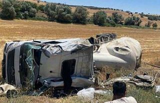 Şarampole yuvarlanan tırın sürücüsü yaralandı