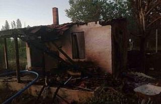 Şarkikaraağaç’ta bahçe evi yangında kullanılamaz...