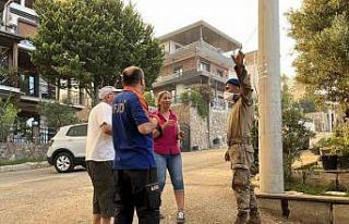 Seferihisar’da alevlerin yaklaştığı mahalle...