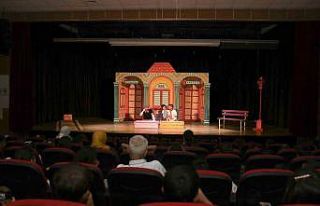 Şehir Tiyatrosu perdelerini Erdemlili çocuklar için...