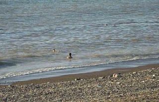 Sel suları ile kirlenen denizde yüzmek enfeksiyon...