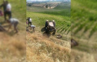 Selendi’de traktör devrildi: 1 ölü